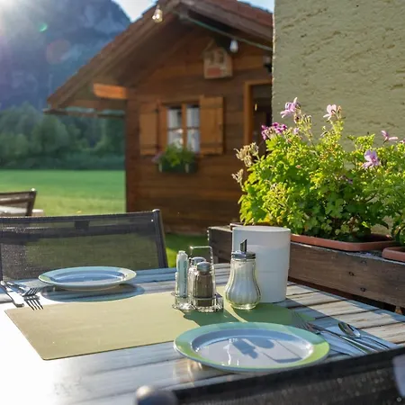 Konukevi Fruehstueckspension Haus Ahamer