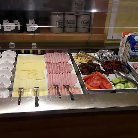 Konukevi Fruehstueckspension Haus Ahamer